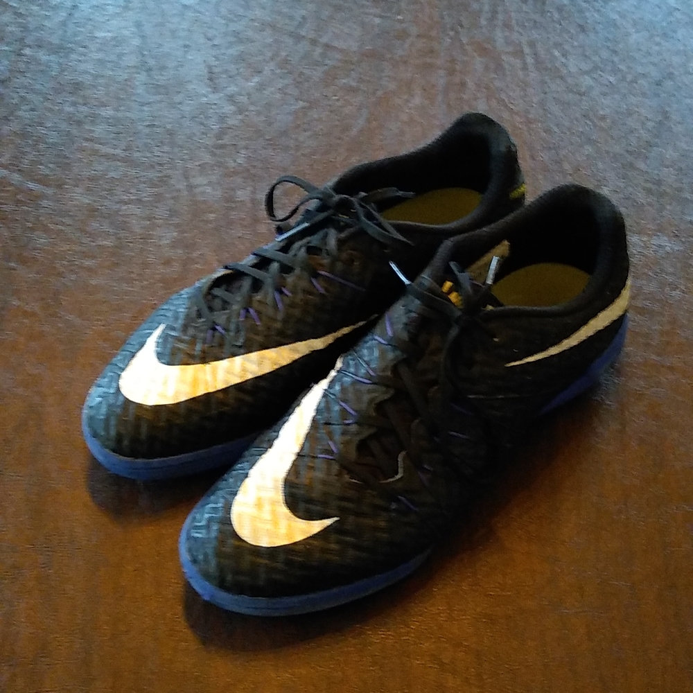 Nike Hypervenom X Phase 3 Indoor Soccer Shoes slightly used few scuffs